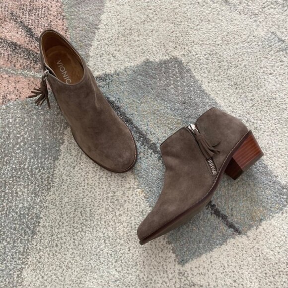 Vionic $160 Womens Size 7 Serena Taupe Brown Suede Zip Ankle Boots Booties - Picture 1 of 11